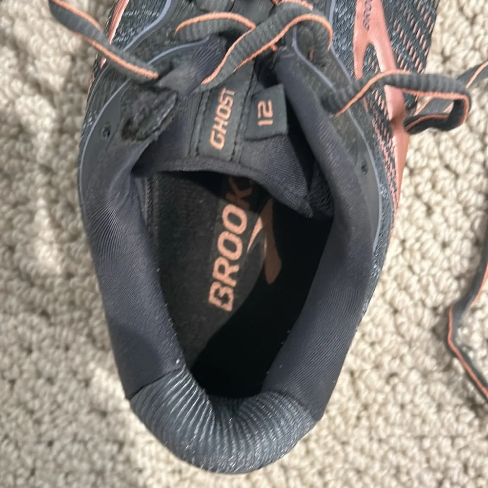 Brooks Women Ghost Tennis Shoes (size 6.5)